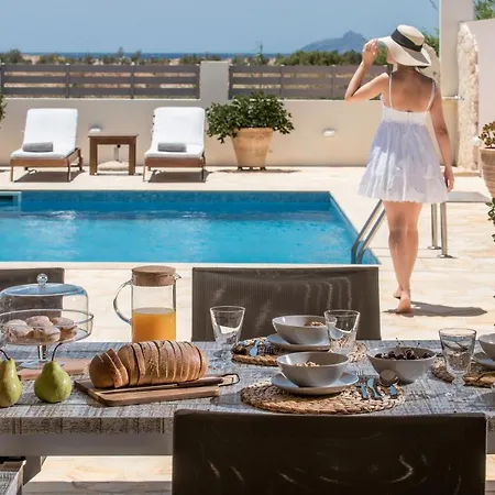 Filothei House With Pool